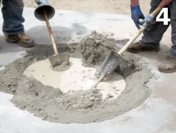Mélangez le tas avec de l’eau