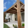 Pergola bioclimatique contemporaine : mécanismes SUNDIY XL coloris RAL 7016 avec lames en bois Douglas