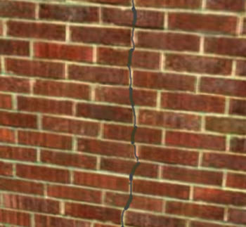 Les dégâts causés par l’attaque de la mérule au niveau de la liaison entre solives/murs.