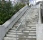 Escalier avec une main courante intermédiaire